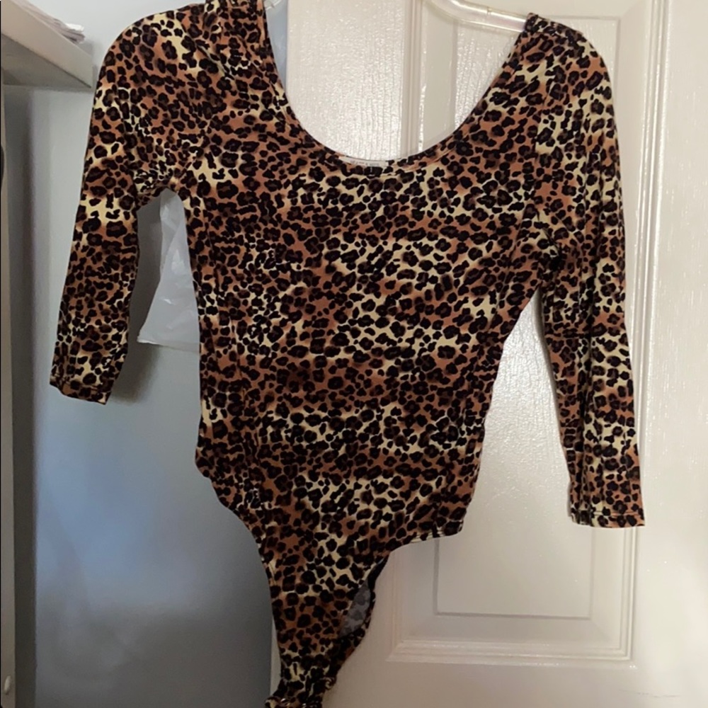 Women’s Cheetah Print Bodysuit Size: M
